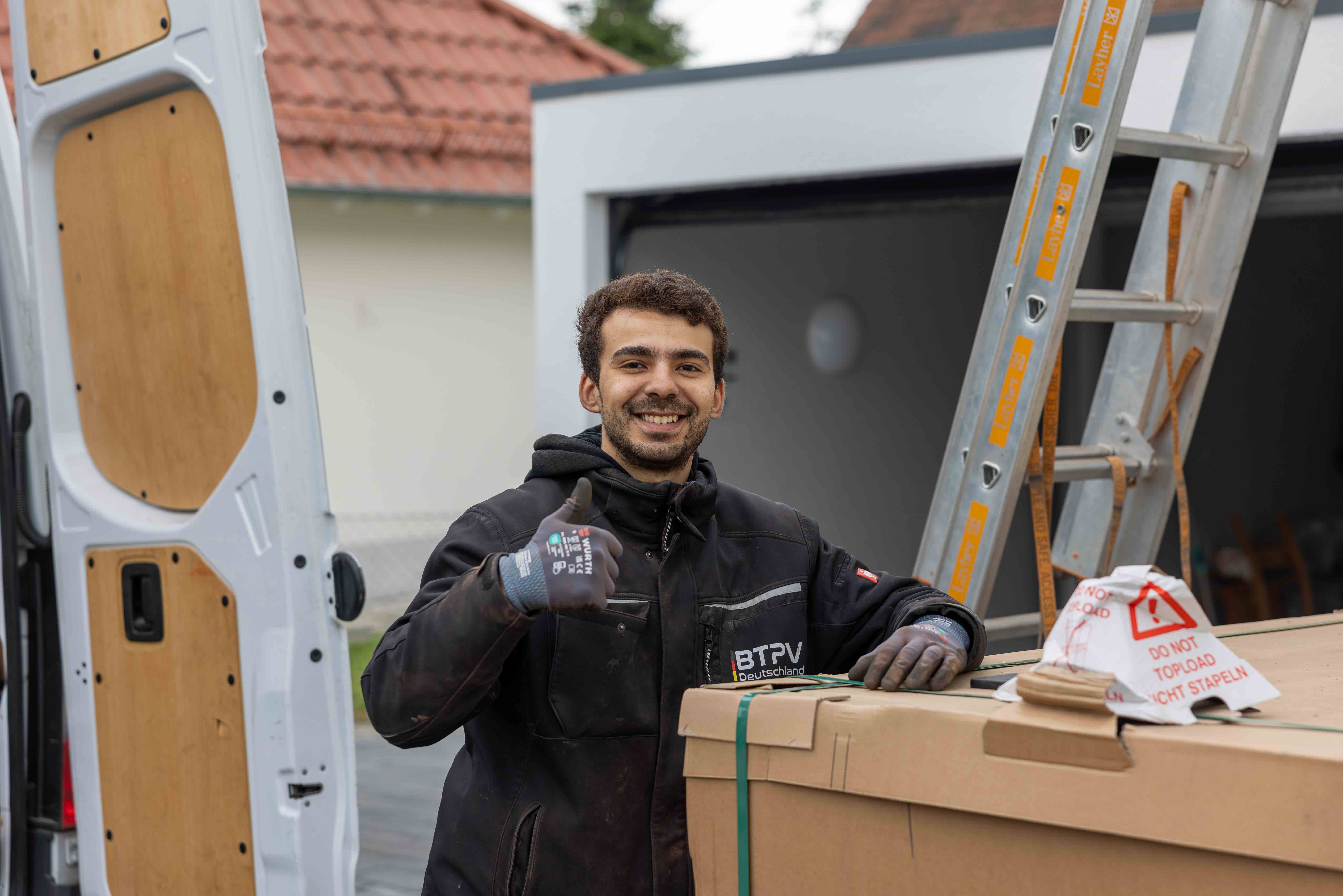BTPV Team bei der Arbeit, Karriere als Monteur oder Elektriker